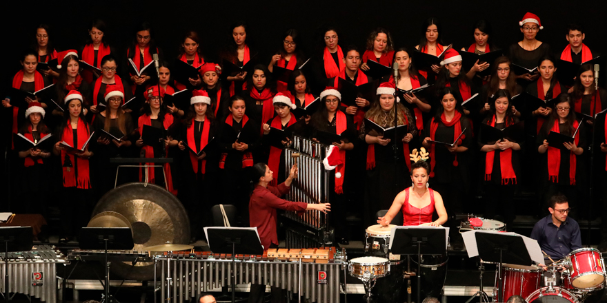 Navidad OFB. Director Andrés Felipe Jaime (Colombia). Coro Filarmónico Juvenil. Directora Diana Carolina Cifuentes (Colombia). Sociedad coral Santa Cecilia