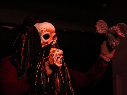 IKÚ un eterno ciclo del que no tiene escapatoria en el Teatro El Parque