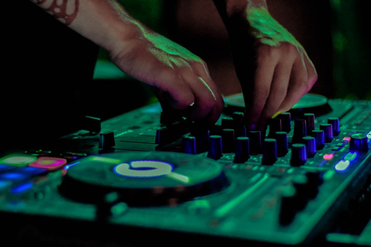 Son(Set): DJ Galletas calientes + DJ Mixticius