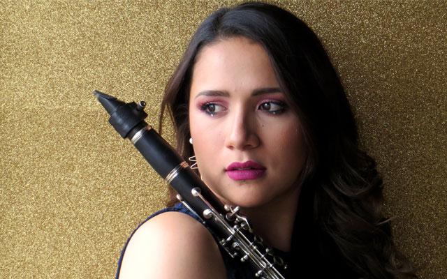 TANIA BETANCOURT, clarinete